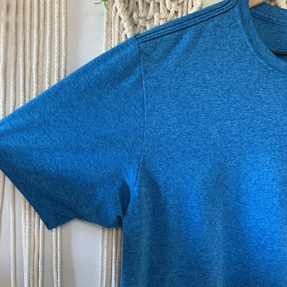 THE NORTH FACE Men's Reaxion Amp Blue Short Sleeve T-Shirt Medium